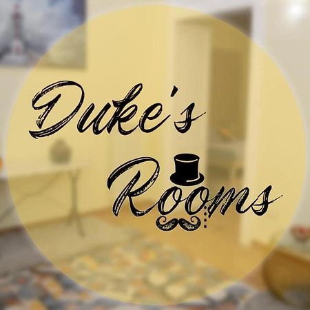 Duke'S Rooms Taranto Bagian luar foto
