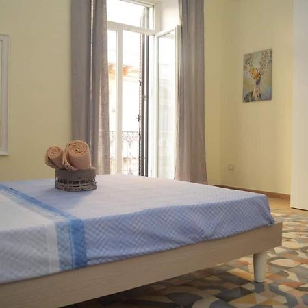 Duke'S Rooms Taranto Bagian luar foto