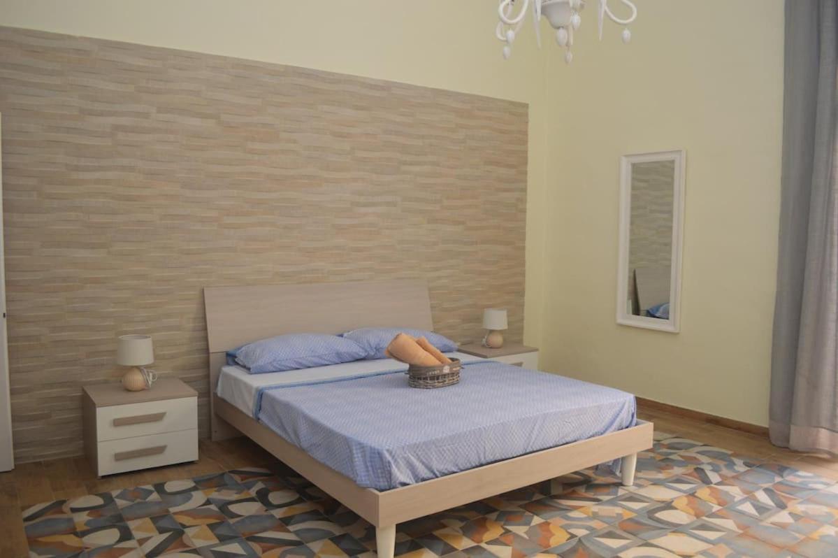 Duke'S Rooms Taranto Bagian luar foto