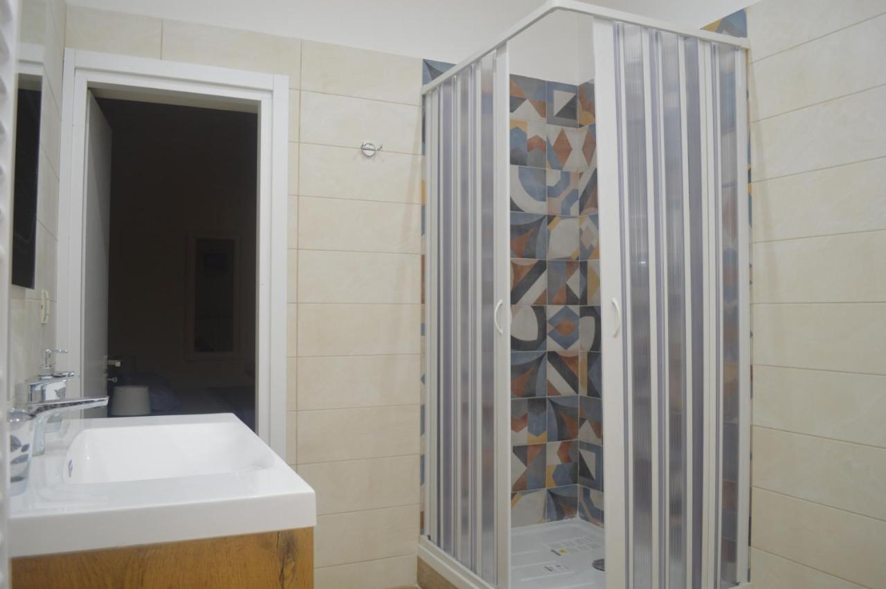 Duke'S Rooms Taranto Bagian luar foto