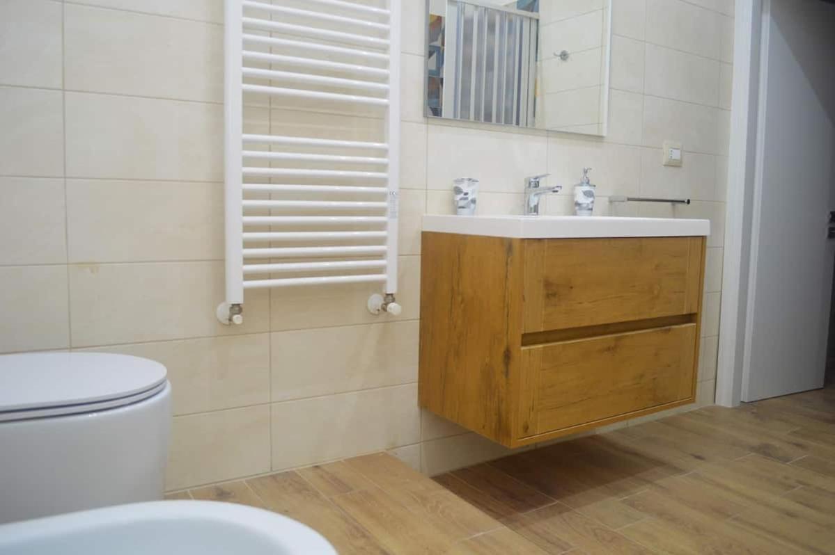 Duke'S Rooms Taranto Bagian luar foto