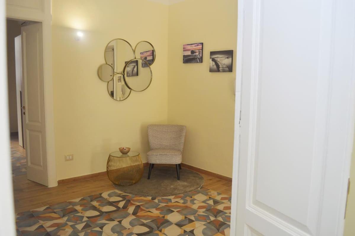 Duke'S Rooms Taranto Bagian luar foto